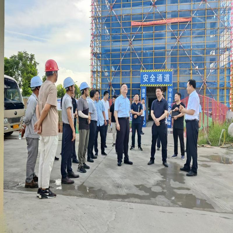 程啟濤帶隊調研重點項目并現場辦公